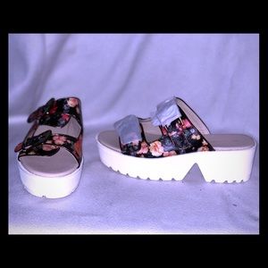 C• L•A•B•E•L platform sandals